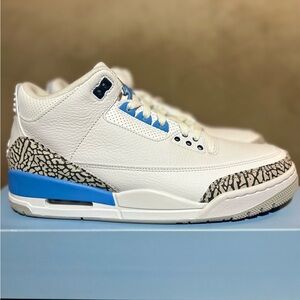 NWB Men's Jordan 3 Retro Sneakers (UNC 2020)